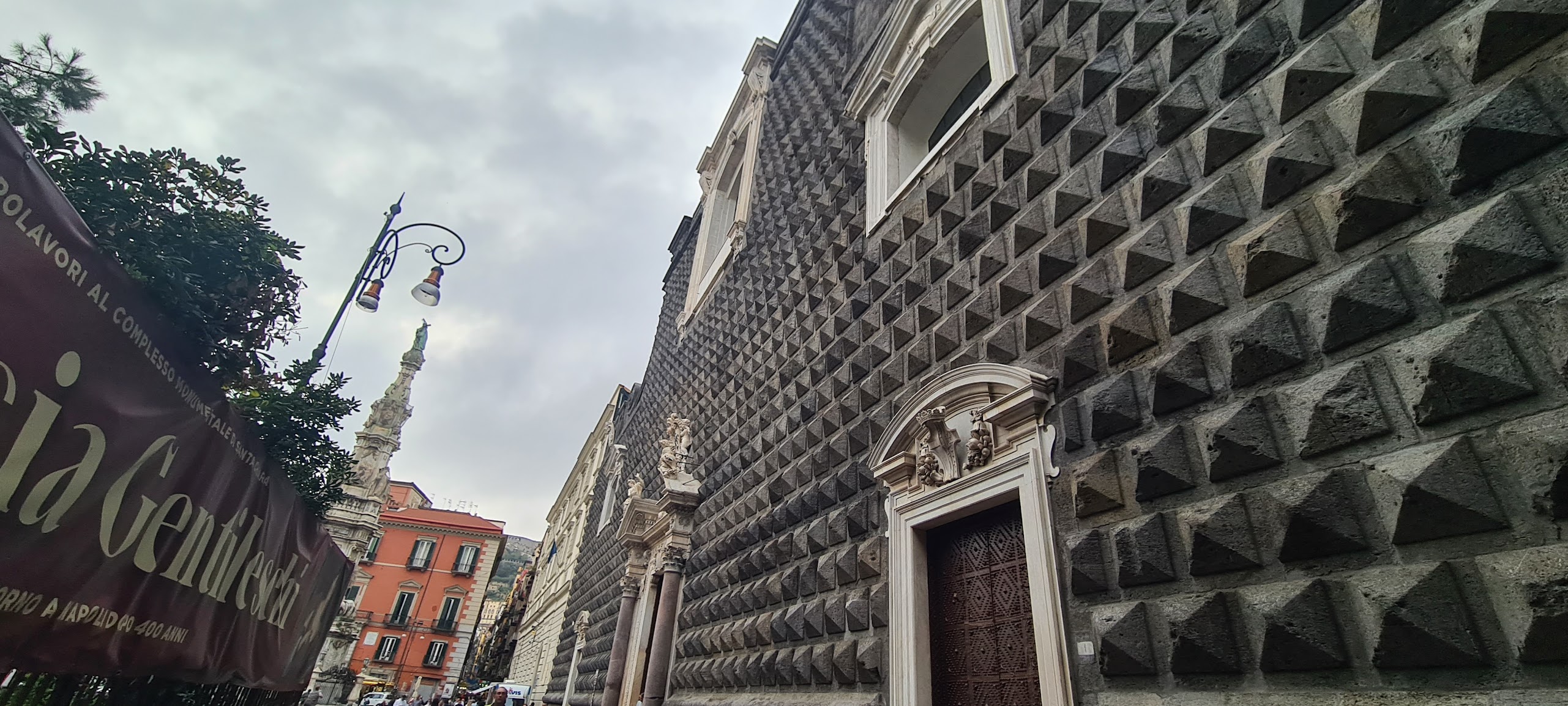 Napoles_2_casa_bicos.jpg